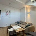Cozy High-Street Loft In Sofia\'S Best Central Location